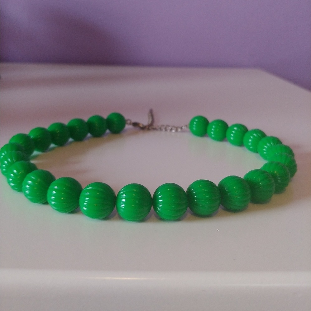 Acrylic bead choker